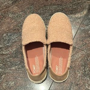 Toms sunset faux sherpa slip on shoes size 8